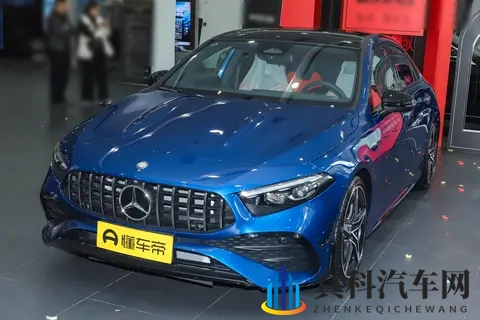 2025 款奔驰 A 级 AMG 两款车型对比：动力同源，配置差异影响选择？-1
