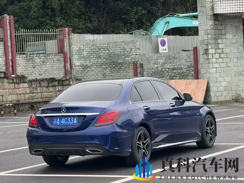 一手蓝色奔驰C级，2021款5.9万公里，17.6万拿下？-1