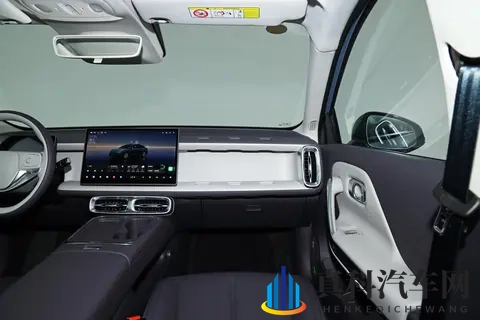 10 万级纯电轿车选车指南：零跑 B01 2025 款 550 激光雷达版深度解析-1