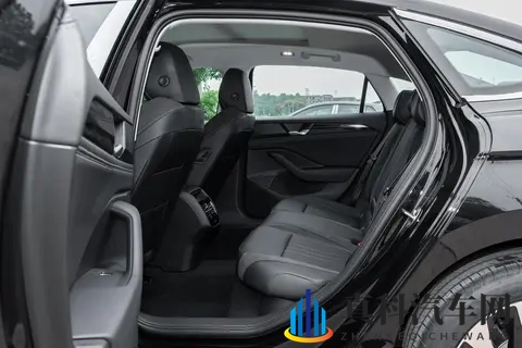 实体键回归 2026款全新大众迈腾实车亮相 现款1799万元起-3