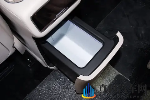 奇瑞“野心”偷偷藏不住！大型SUV卖1899万，外观内饰都像理想L9-1