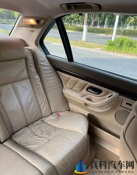 奢华进化or操控妥协？1996款BMW 7系的双面魅力-3