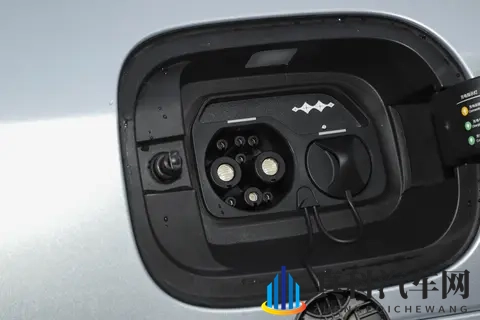 方程豹钛7四驱Max版深度体验：科技大空间SUV的务实之选-1