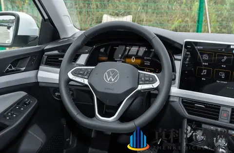 2026款宝来1129万起售!1025寸屏幕缩到8寸,扬声器也砍掉2个-2