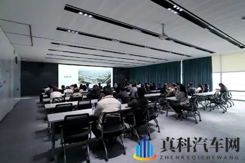 北京现代EO羿欧场地科目体验，底盘下功夫了，15万以内非常能打-3