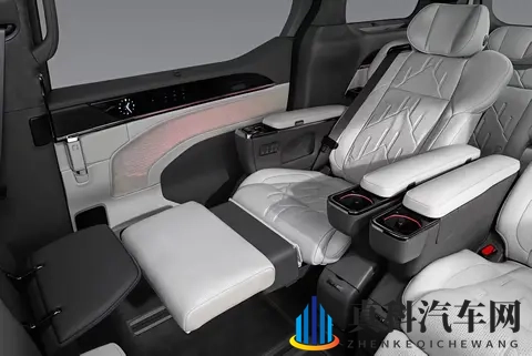 一辆极氪009,装下我们三代人的周末:一位奶爸的用车笔记-2