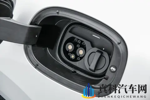 15万内拿下高配智电家轿：小鹏MONA M03与长安启源A06，如何二选一-1