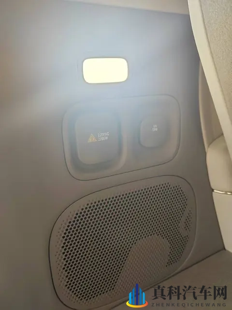 智己LS9实体店看车体验——不愧是上汽旗舰-3