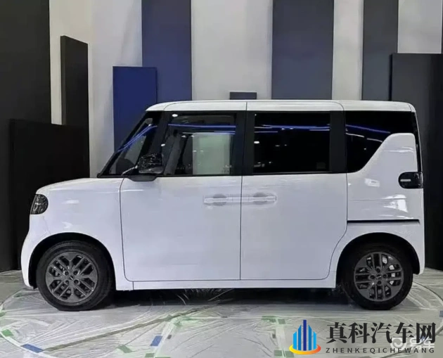 一个B三个人换着玩:家用SUV新宠:空间灵活,智能科技,安全护航-1