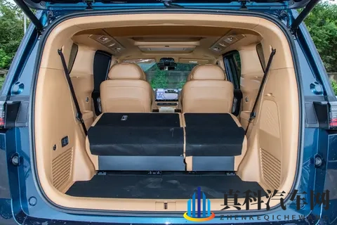 宜商宜家、全面均衡!试驾26款岚图梦想家,到底表现如何?-3