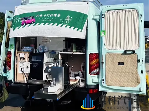 边旅行边摆摊,依维柯宝迪改装移动店铺露营车,多用途车正在崛起-3