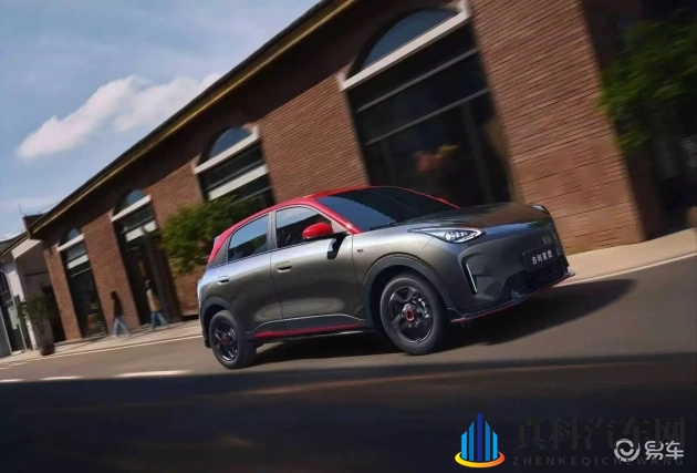 男生和女生在一起拆拆拆:当引擎盖升起,新风景正在车库绽放-2