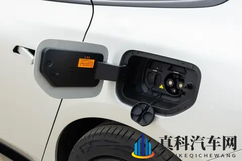 激光雷达+8295芯片,选15万级轿跑可以看看eπ007+表现如何-2