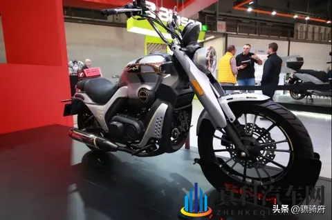 250双缸踏板车，还有自动挡巡航，米兰车展的鑫源大不一样-3