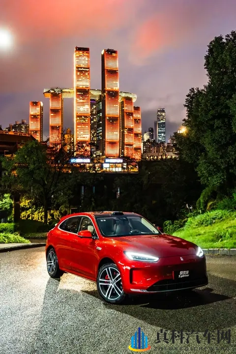 「都市竞技场」问界新M5 Ultra 四车大考-1