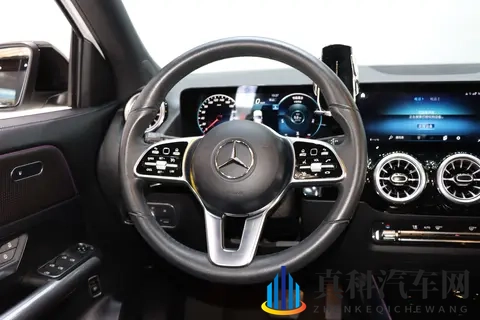 22年奔驰GLA,2万公里一手车,16万多开走豪华SUV!-1