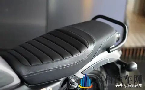 通勤溜车实测!豪爵DN150油耗189L,复古范儿缺失成最大槽点?-1