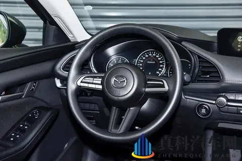 天堂在线8:智能汽车新潮流,未来出行新体验-1