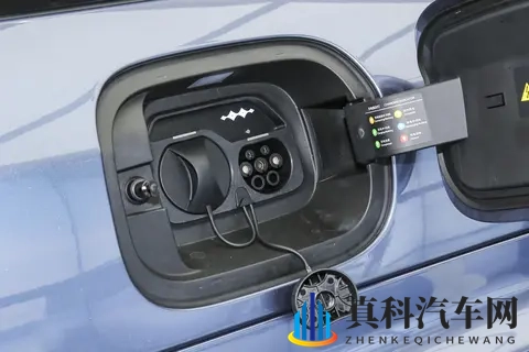 比亚迪又上狠货！方盒子造型+豪华内饰，综合续航1300KM！-1