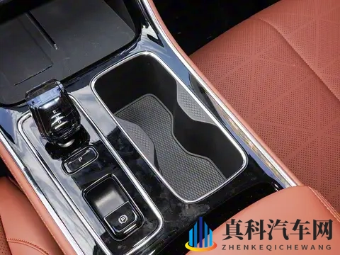 把男生困困放到女生困困里：汽车新潮流：跨界融合，颠覆传统搭配-2