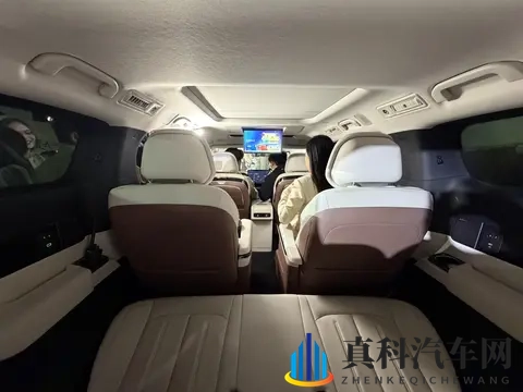 30万级大六座SUV  “顶配” 被智己 LS9焊死了？-1