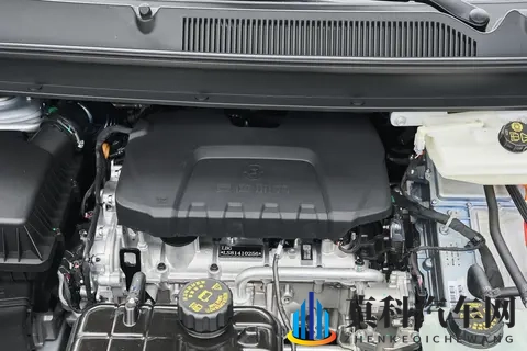 家用MPV怎么选？空间、能耗、配置全兼顾，五菱星光730如何？-2