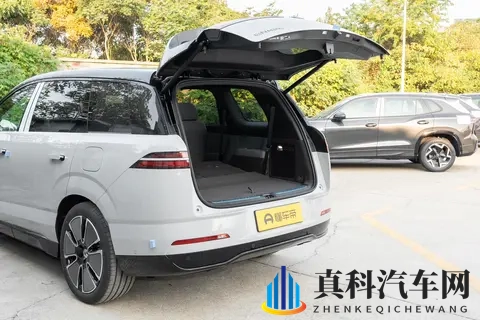 带全家出门，为啥我选了腾势 N8L？大空间+智能配置，舒适又省钱-1