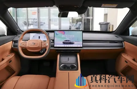 东风奕派eπ007+到店，全系标配激光雷达+8295芯片，还带电动尾翼-1