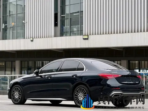 绿色准新C级,20多万圆你奔驰梦,还要啥自行车?-1