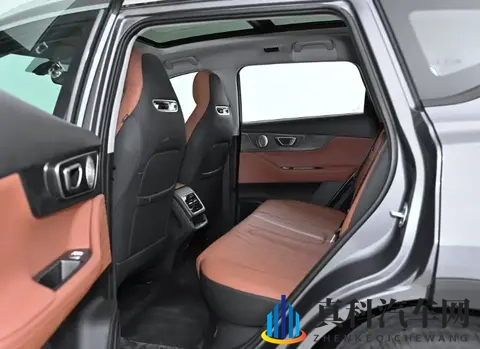 仅售799万！被人称为“平民版”路虎小卫士，实力媲美坦克300！-1