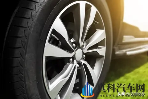 轮胎压着25,我却在高速上冒冷汗!老司机:这3个误区很危险!-2