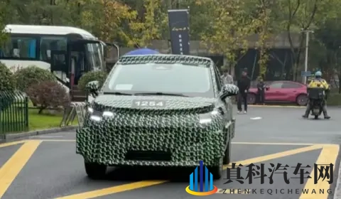 零跑A10曝光！疑似T03接班人，小车市场又要开卷了？-1