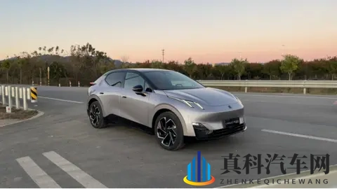 银色领克Z20街头现身，是新品预告还是个性改装？-3