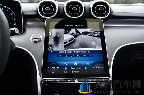 入门车型竟然最值得选？奔驰C级彰显豪华品质，标配15T发动机-3