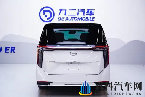 1989万！准新一手传祺M8，宜商宜家的高端MPV之选-3