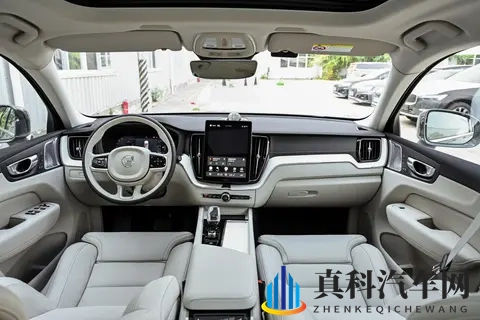 豪华品牌、全时四驱、降价15万，沃尔沃XC60拿出诚意，配20T+8AT-3