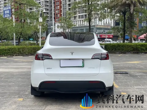 特斯拉Model Y：准新22款，17万多开回家，通勤代步值不值？-1