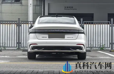 中国特供,预算20万想买豪华品牌,TA却成为绕不开的选择?-2