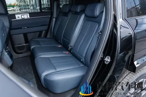 方程豹钛7四驱Max版深度体验：科技大空间SUV的务实之选-2