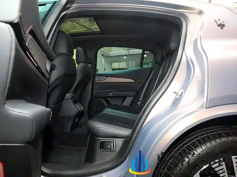 玛莎拉蒂豁出去了！从8988万跌至3588万，小米YU7危险了？-3