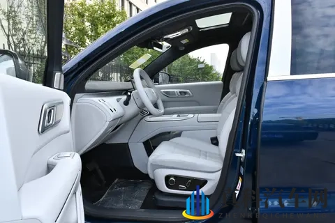 华为辅助驾驶+零重力座椅，大6座SUV这台深蓝S09如何？-1