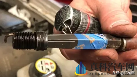 断火花塞别慌！90%人硬撬毁缸，正确方法3步搞定还省工时费-1