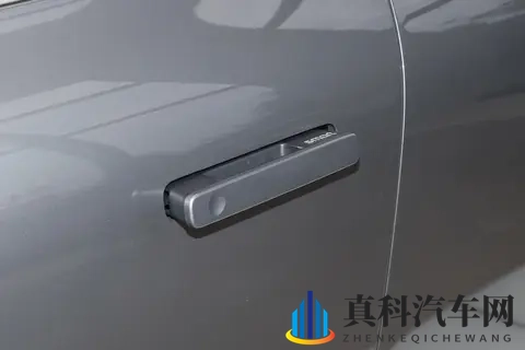 新车：奔驰操刀设计+吉利雷神20技术赋能的插混SUV，实力如何？-2