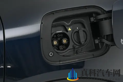 1699万买德系豪华插混SUV?比奔驰懂家用,比新势力懂豪华!-2