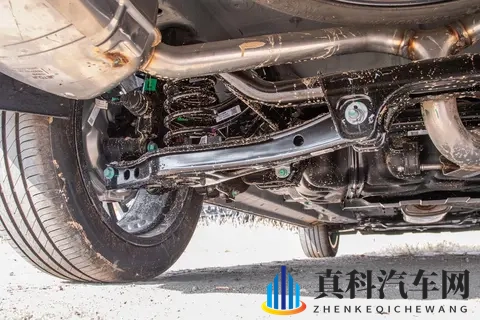 家庭党狂喜！捷途 X70L 32 变座椅 + CDC 悬挂，999 万起太香了-3