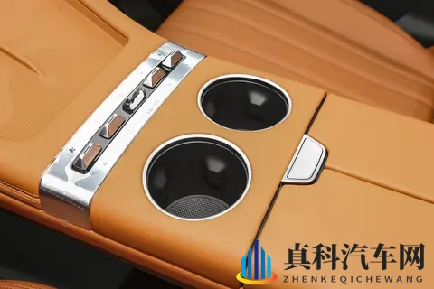 10万级大七座SUV，999万起售，安全舒适不将就！-1