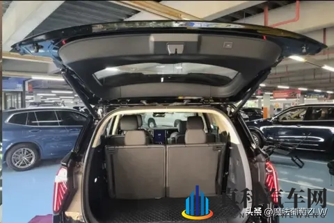 红旗HS7六座火了 有人夸它家用神车 有人骂智能太拉胯 到底谁在说谎-1