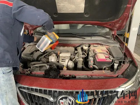 全合成机油真的能开12000KM吗？记住这个标准，及时保养发动机-1