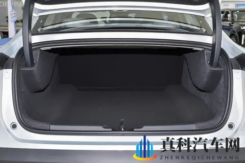 开过深蓝L06之后,我劝你别光看配置表,很多地方都挺香-1