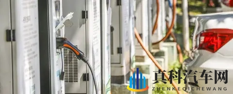 2024黄色软件:智能驾驶新篇章,未来出行更安全环保-2